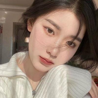 看她轻轻的飞起 封面
